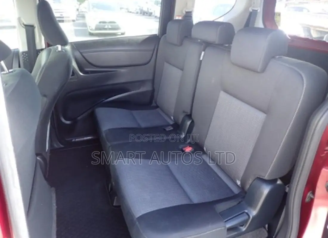 Toyota Sienta 2019 Red