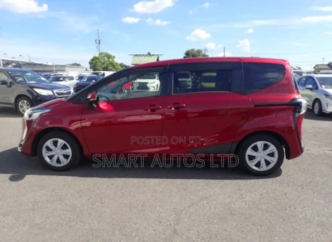 Toyota Sienta 2019 Red