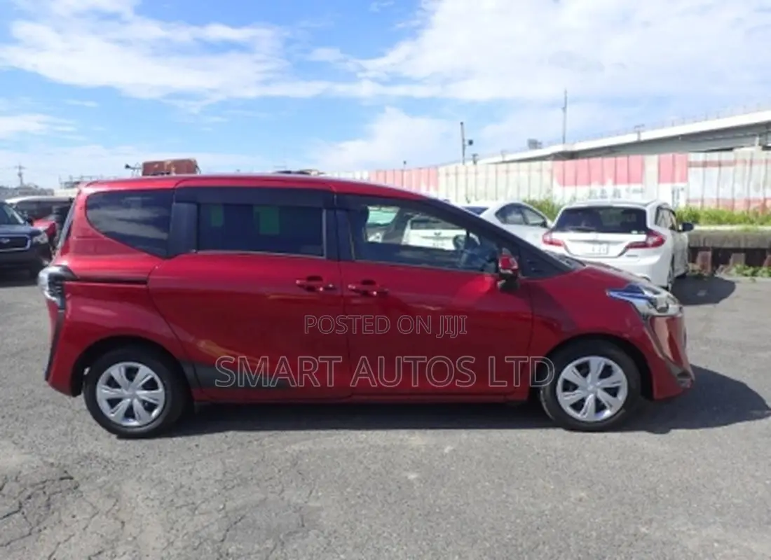 Toyota Sienta 2019 Red
