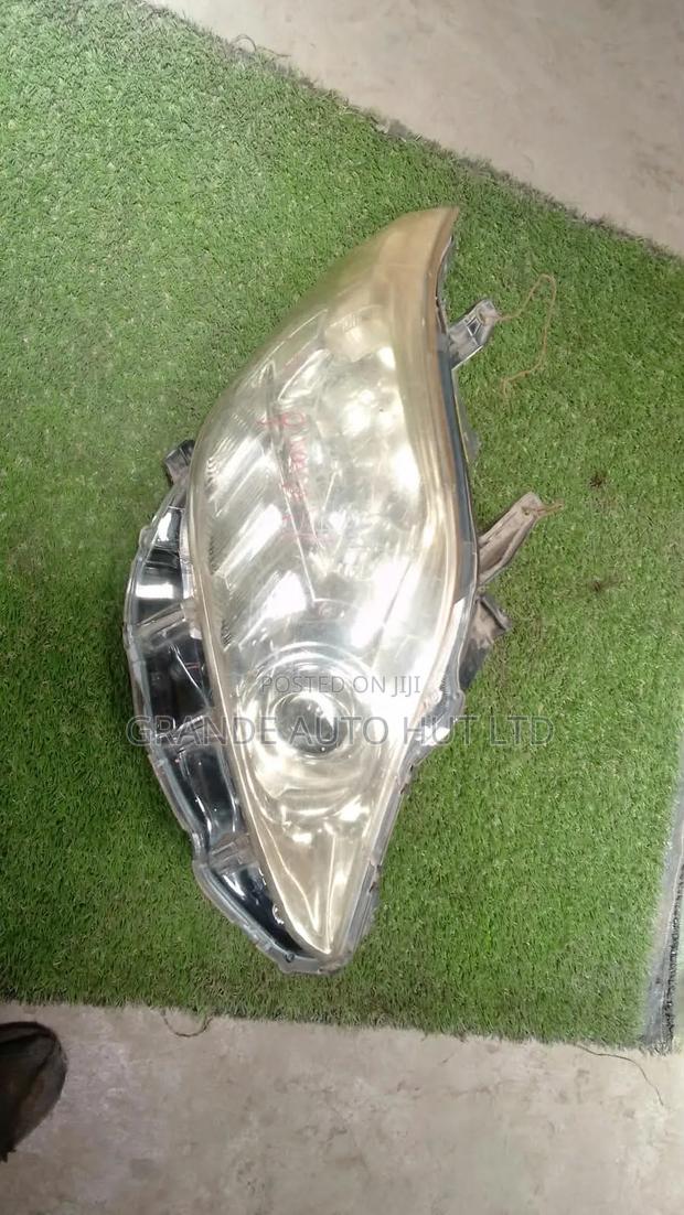 Toyota Alphard Headlights - thumbnail 2