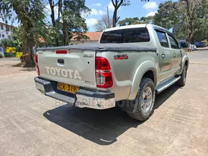 Toyota Hilux 2009 Silver