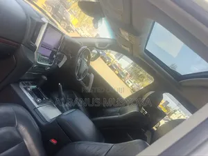 Toyota Land Cruiser 2019 White