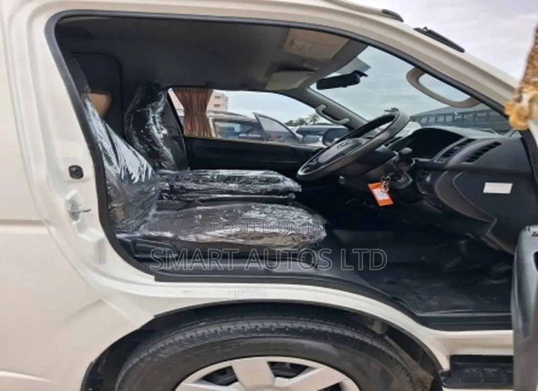Toyota HiAce 2019