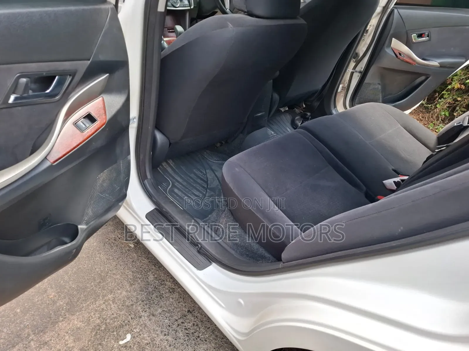 Toyota Premio 2011 White