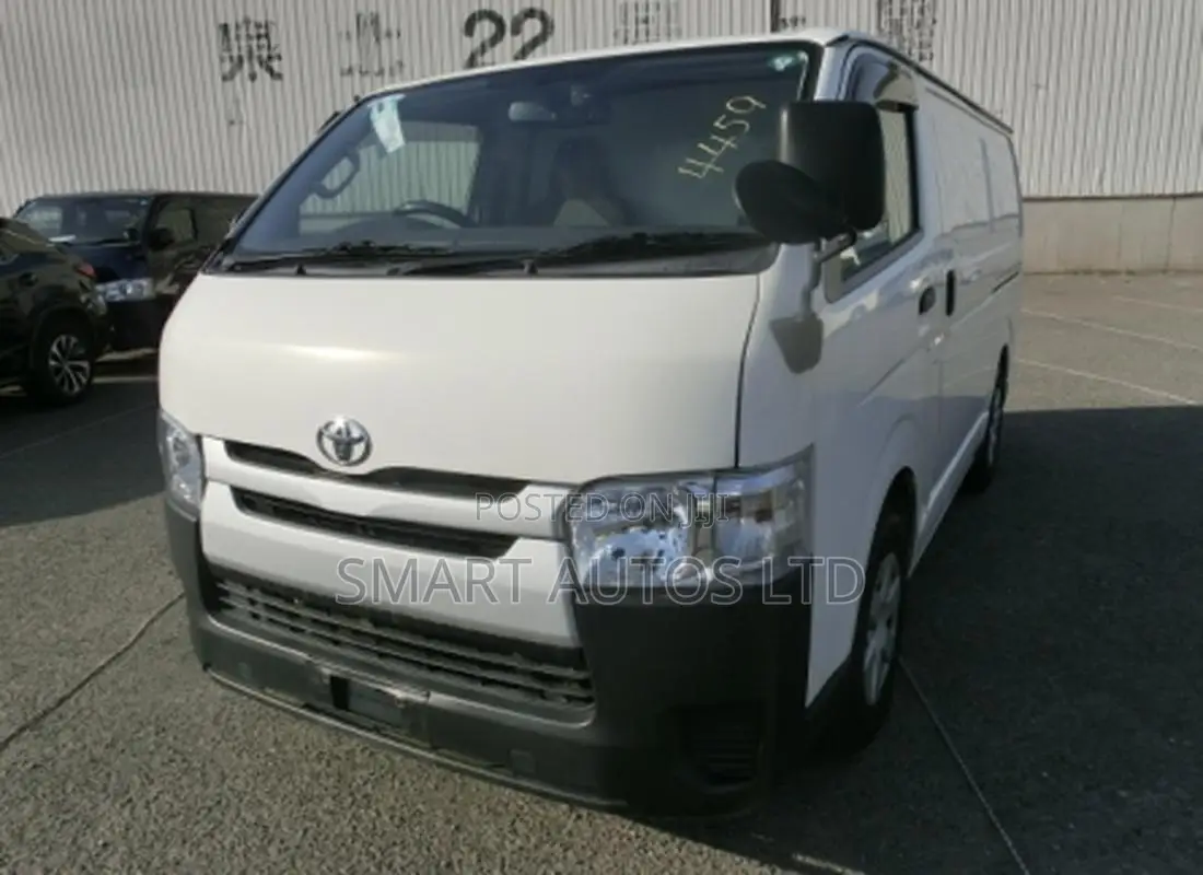 Toyota HiAce 2019 White
