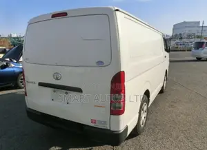 Toyota HiAce 2019 White