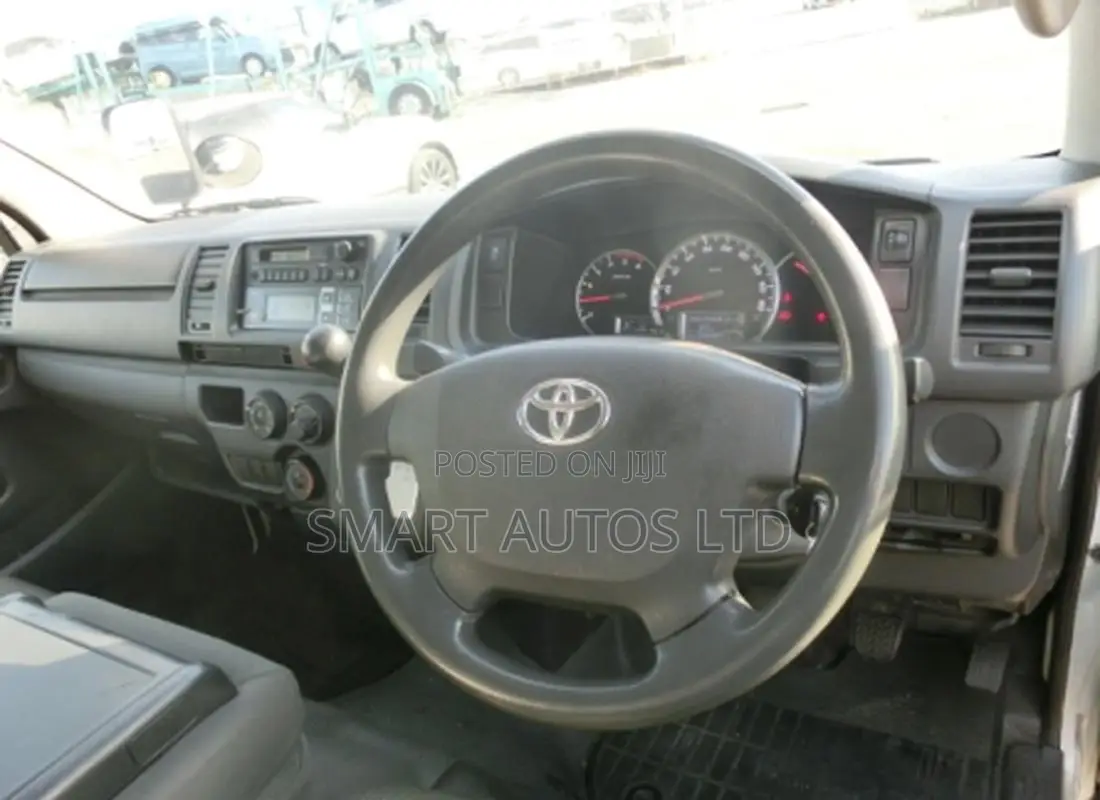 Toyota HiAce 2019 White
