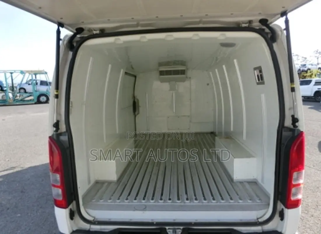 Toyota HiAce 2019 White