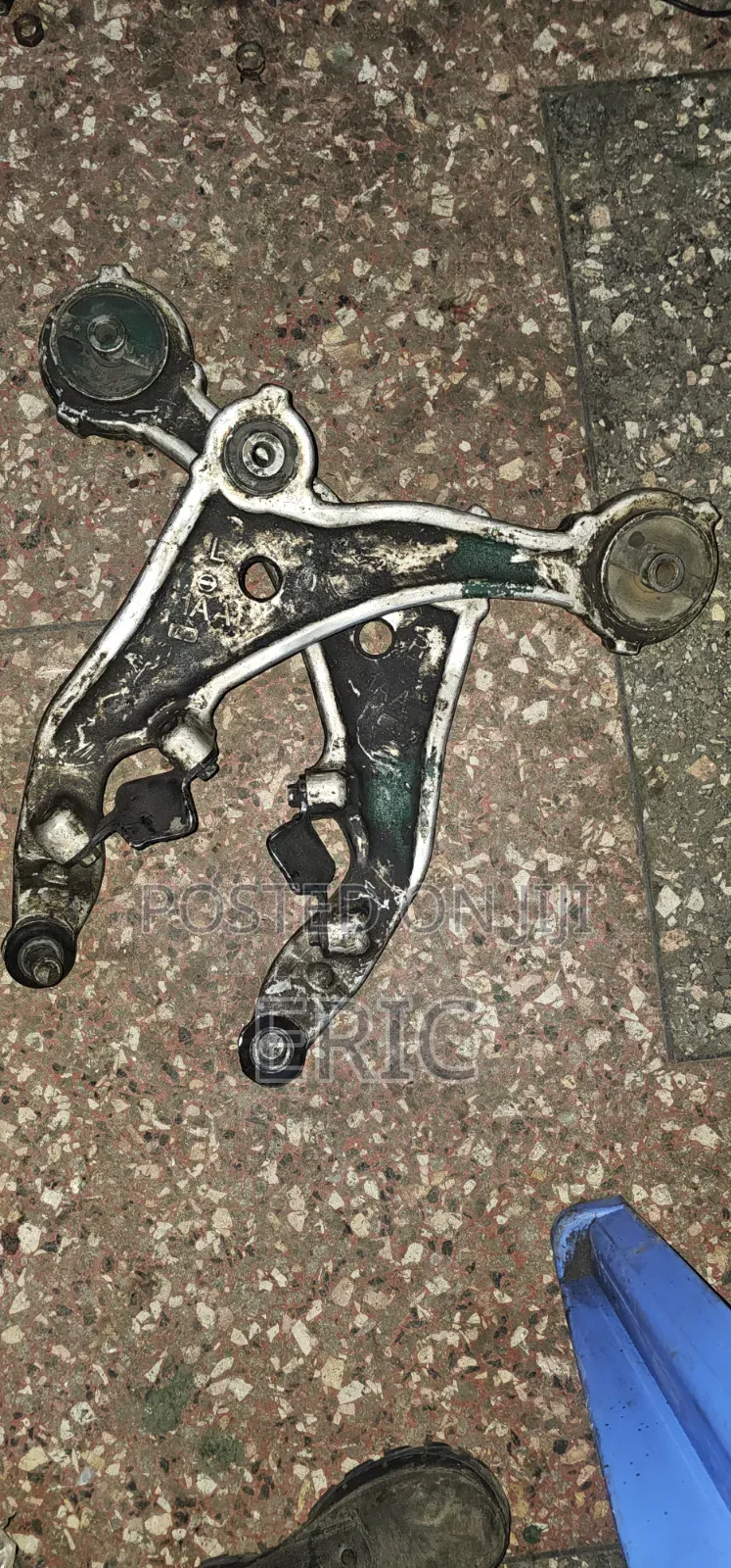 Nissan Tiena Front Arms