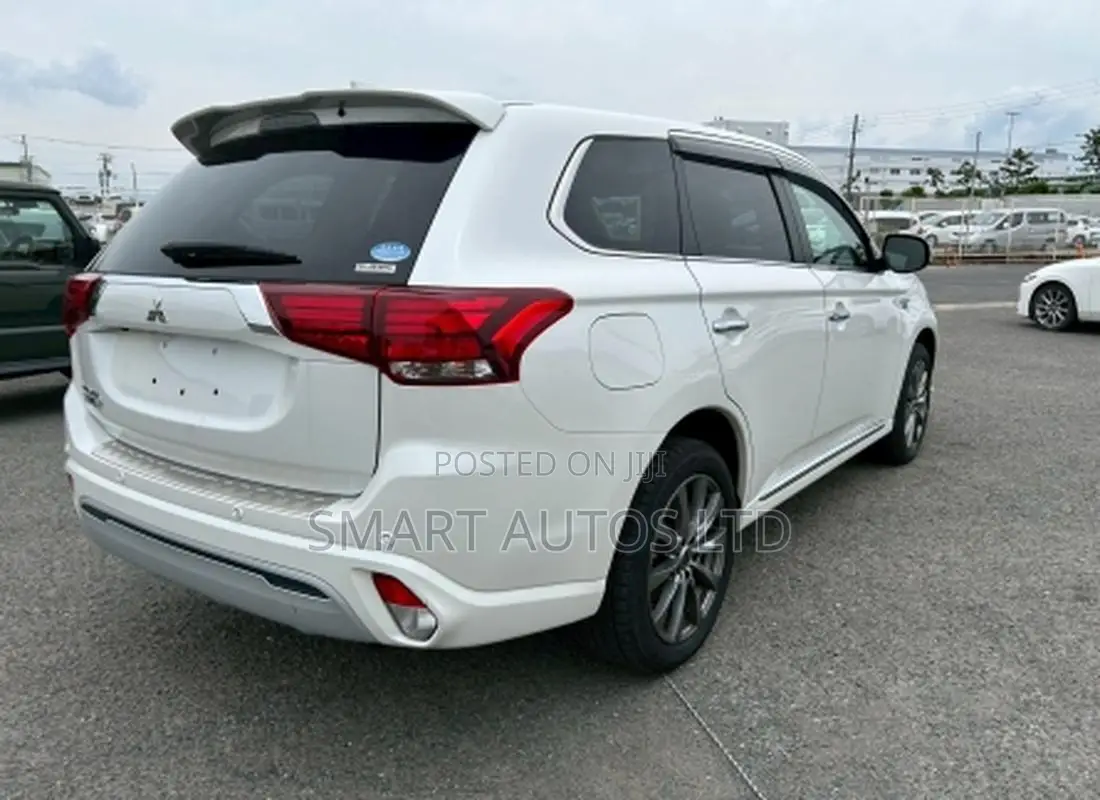 Mitsubishi Outlander 2.4 PHEV AWD 2019 Off white