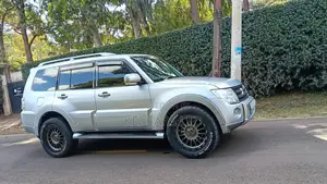 Mitsubishi Pajero 3.2 Di-Dc GLS 2011 Silver