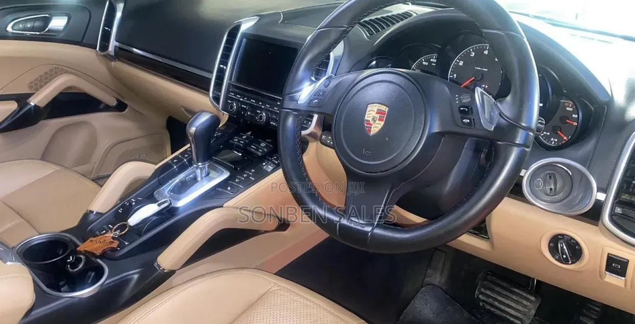 Porsche Cayenne 2014 White