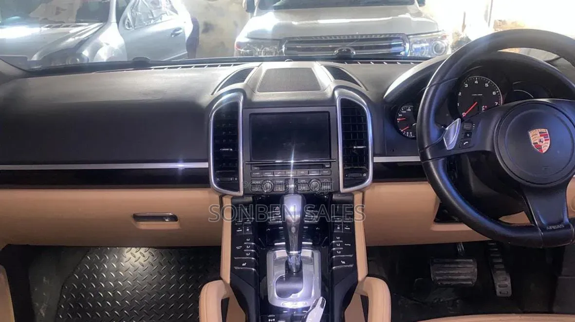 Porsche Cayenne 2014 White