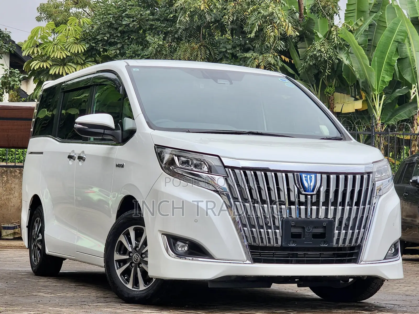 Toyota Esquire 1.8 FWD Hybrid (7 seater) 2019 White