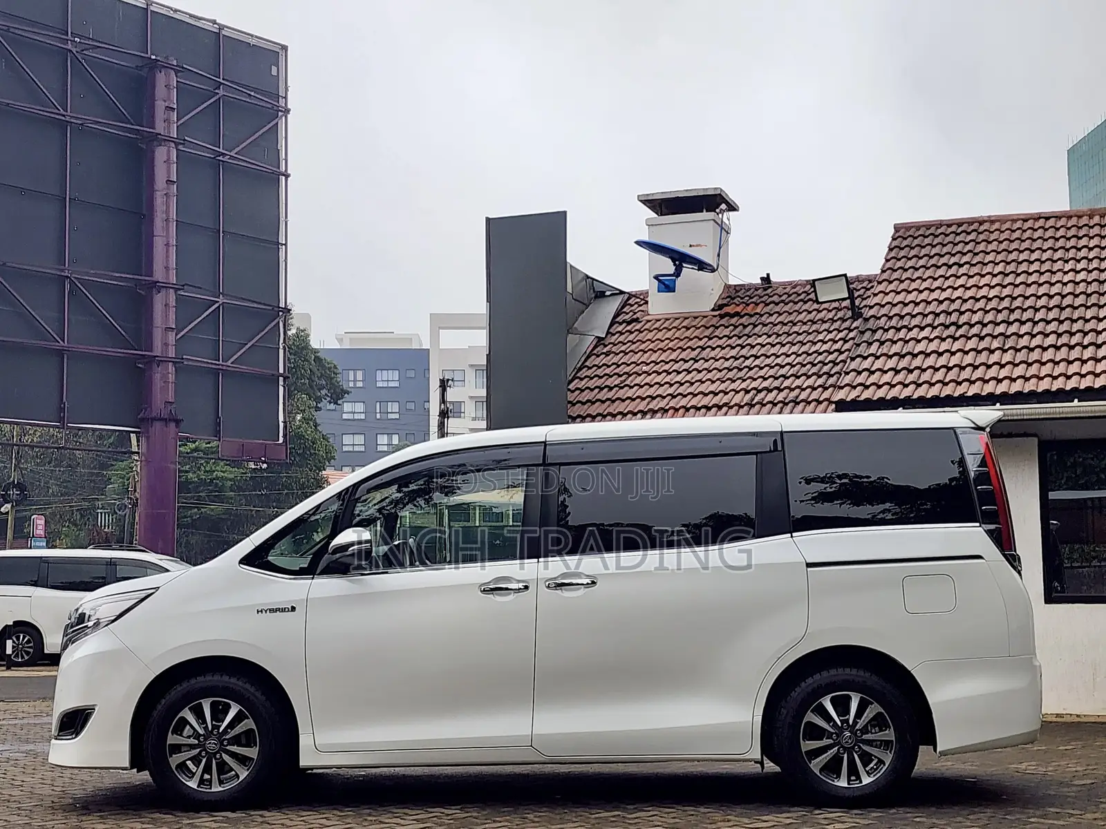 Toyota Esquire 1.8 FWD Hybrid (7 seater) 2019 White