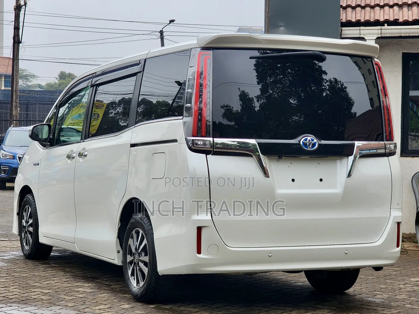 Toyota Esquire 1.8 FWD Hybrid (7 seater) 2019 White