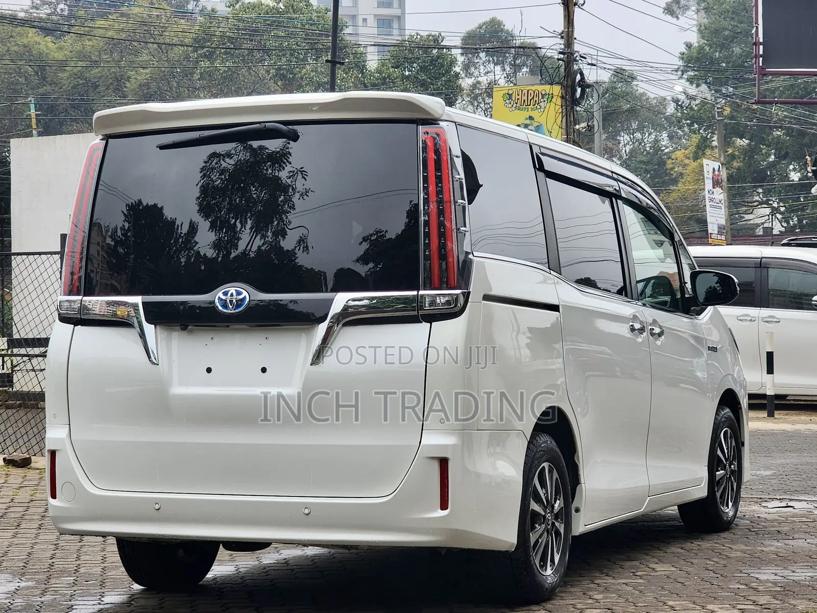 Toyota Esquire 1.8 FWD Hybrid (7 seater) 2019 White
