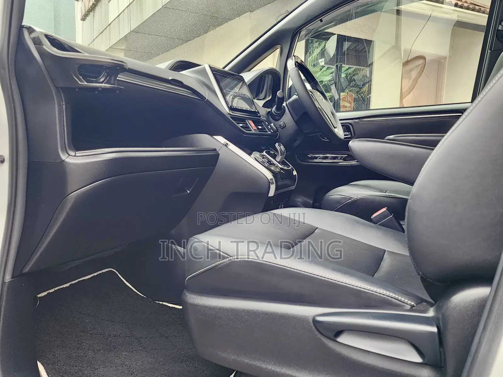 Toyota Esquire 1.8 FWD Hybrid (7 seater) 2019 White