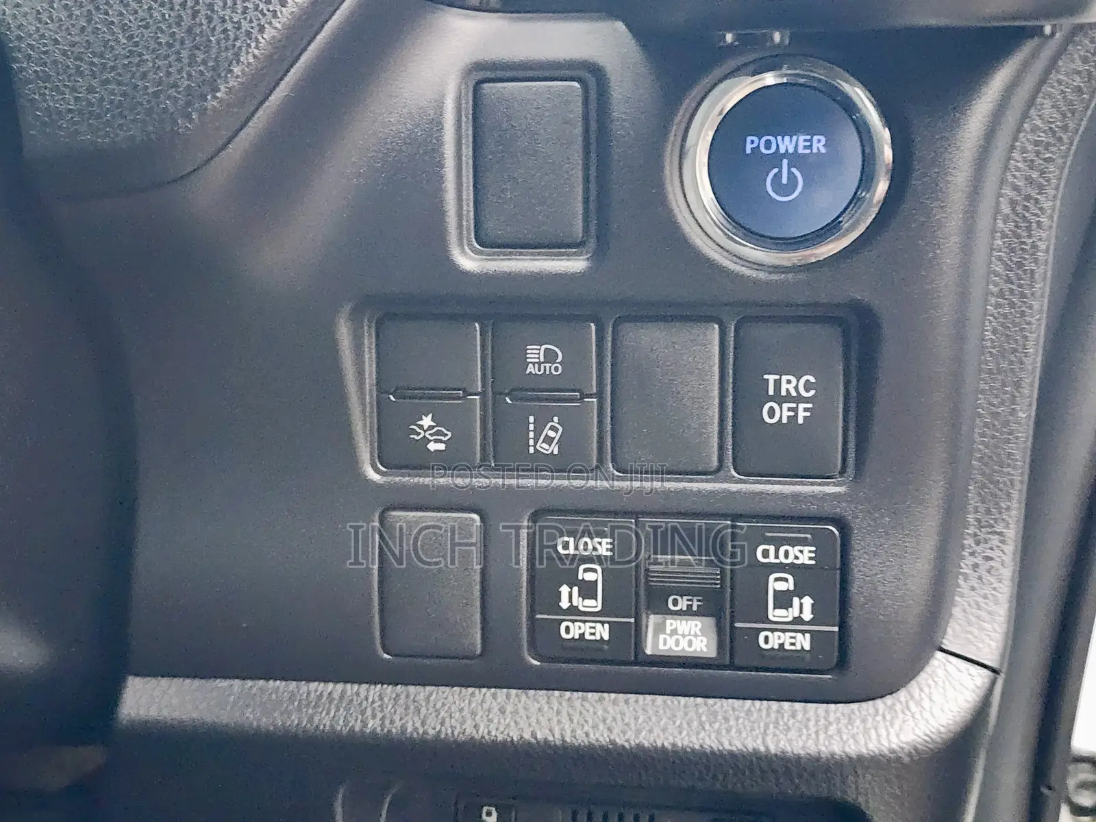 Toyota Esquire 1.8 FWD Hybrid (7 seater) 2019 White