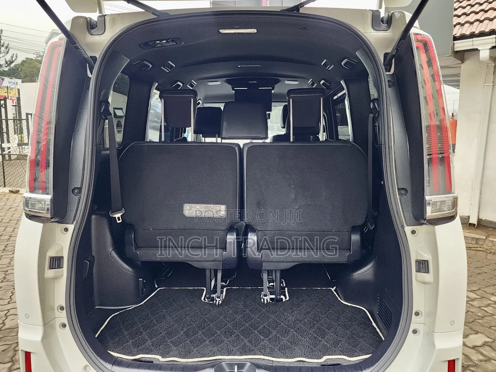 Toyota Esquire 1.8 FWD Hybrid (7 seater) 2019 White