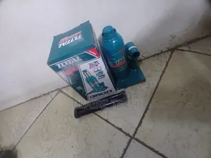 Total 4 Ton Hydraulic Bottle Jack
