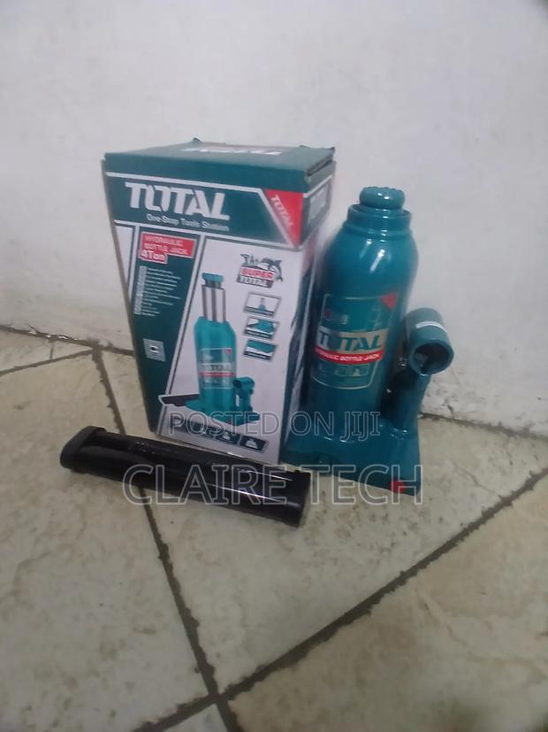 Total 4 Ton Heavy Duty Bottle Jack - main view
