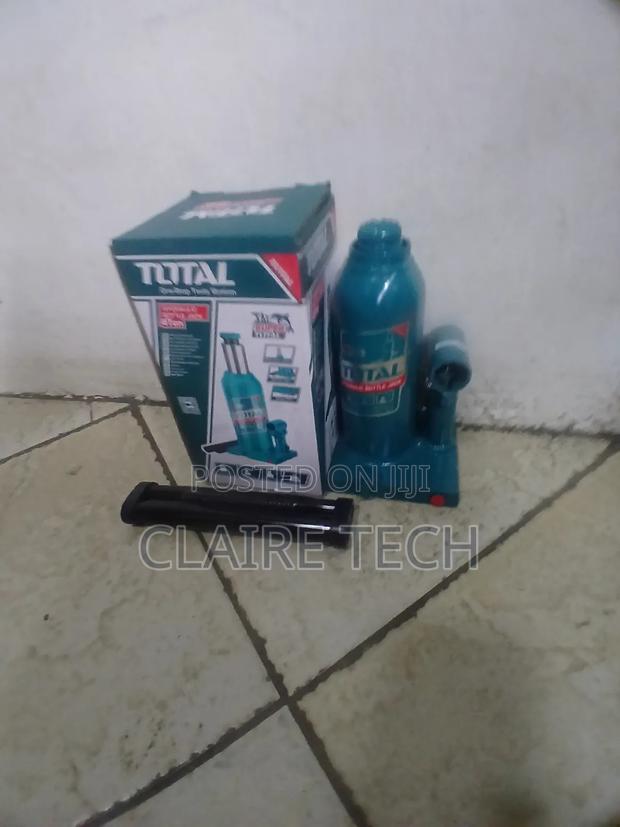 Total 4 Ton Heavy Duty Bottle Jack - thumbnail 2