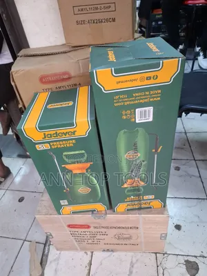 Jadever 8/5 Litres Manual Sprayer