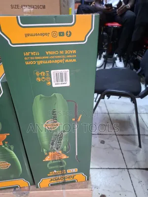 Jadever 8/5 Litres Manual Sprayer
