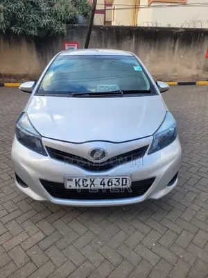 Toyota Vitz 2012 Silver