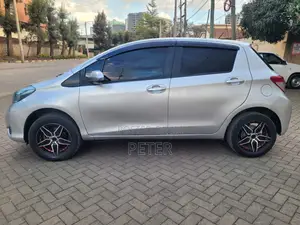 Toyota Vitz 2012 Silver