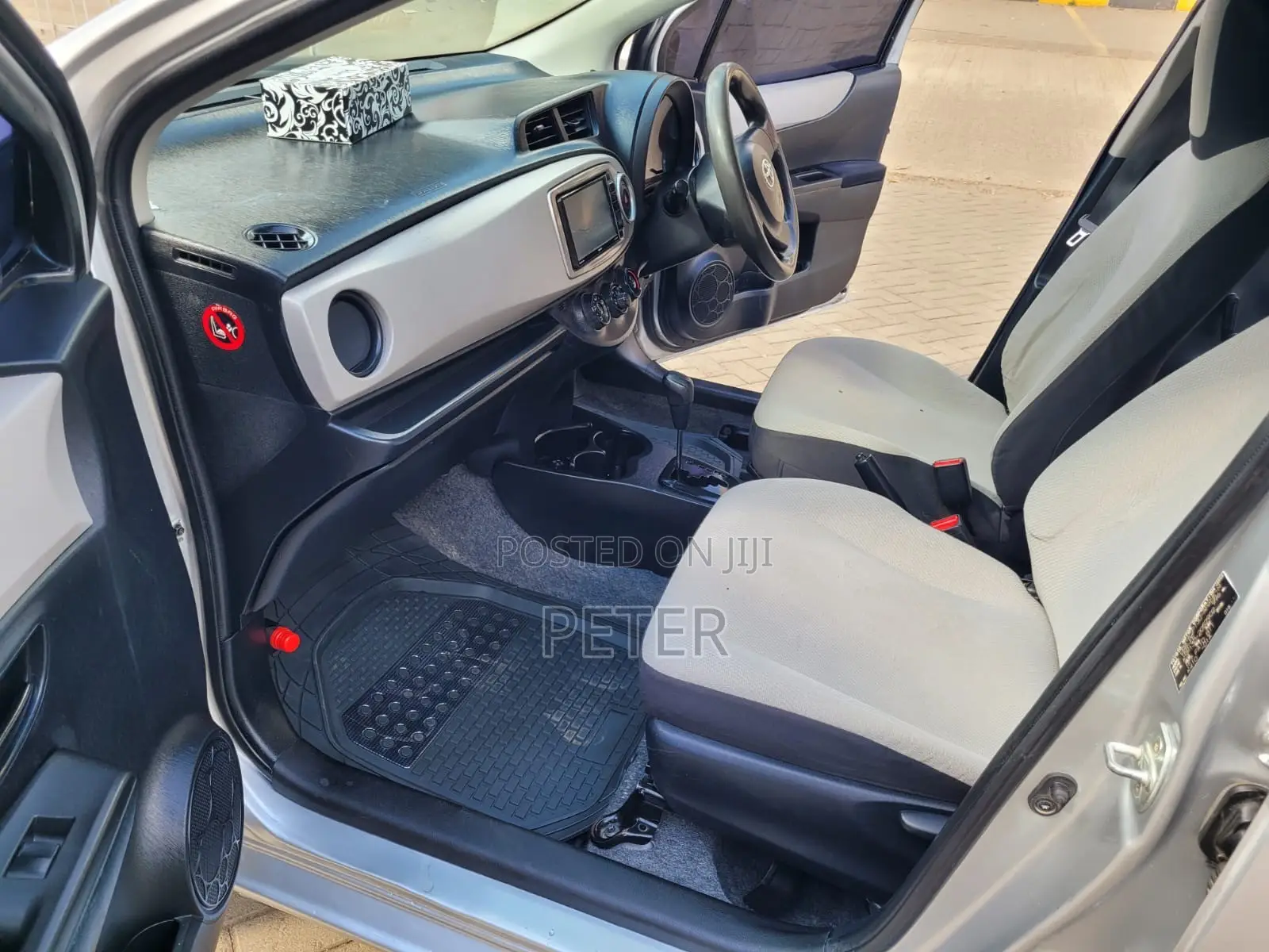 Toyota Vitz 2012 Silver