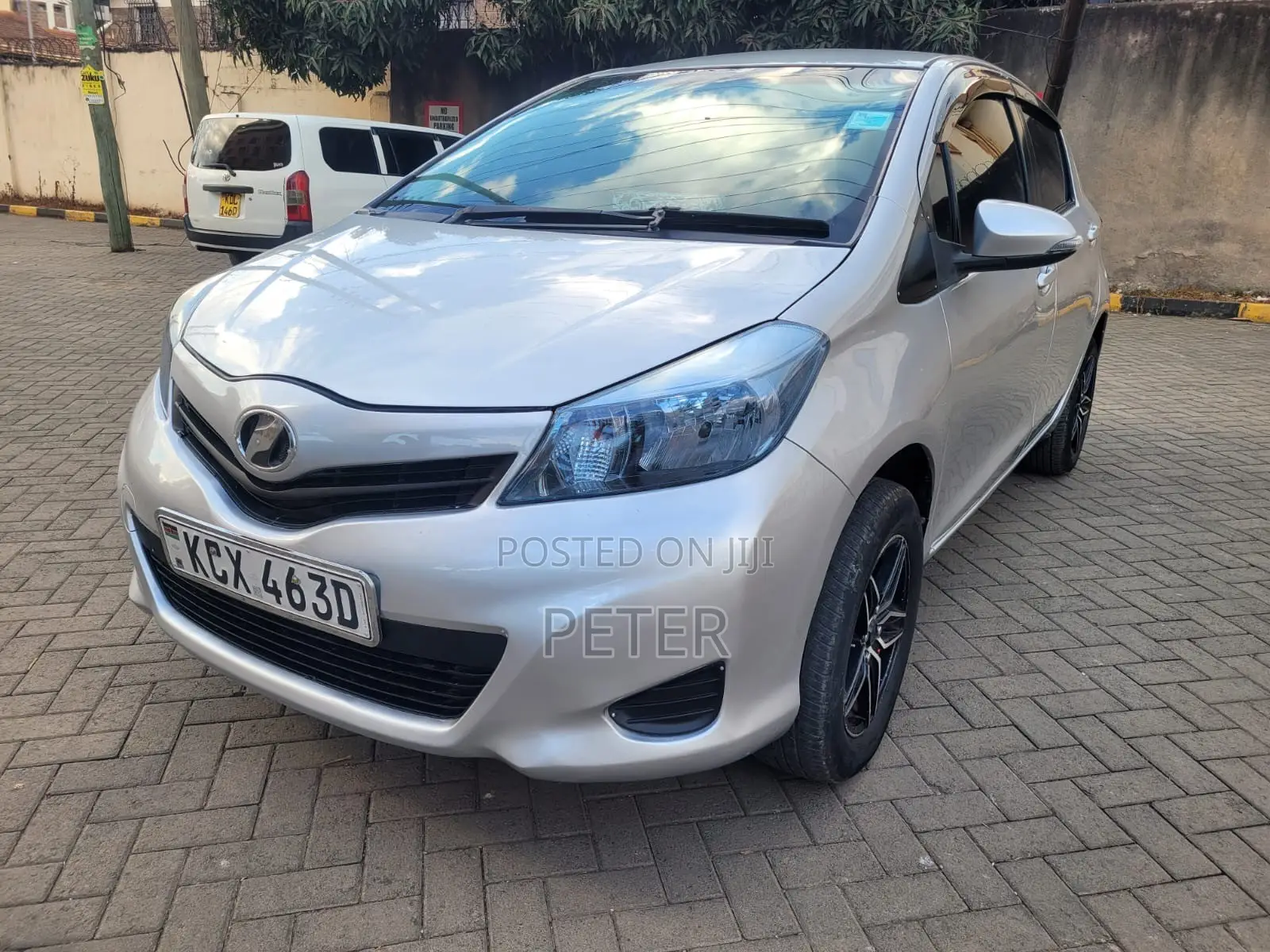 Toyota Vitz 2012 Silver