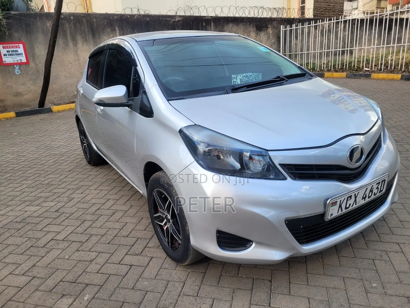 Toyota Vitz 2012 Silver