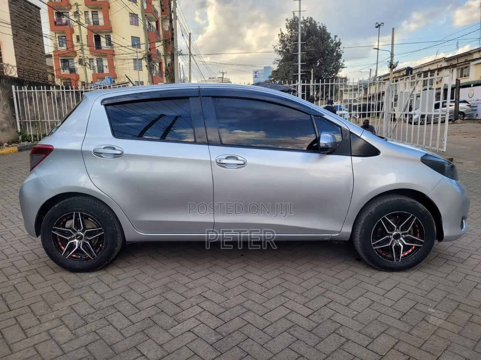 Toyota Vitz 2012 Silver