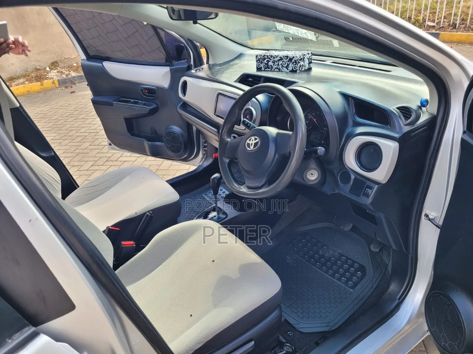Toyota Vitz 2012 Silver