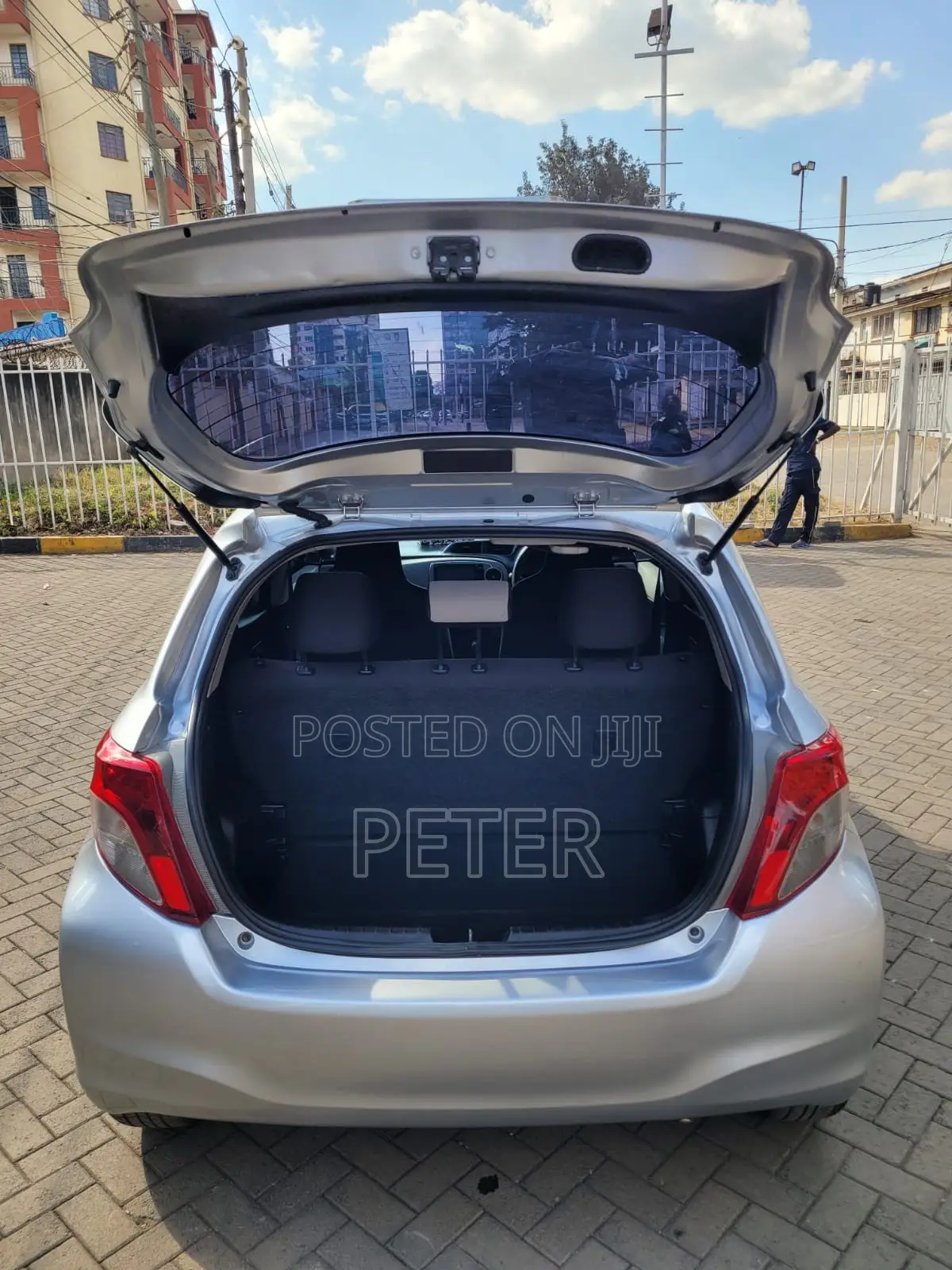 Toyota Vitz 2012 Silver