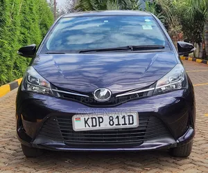 Toyota Vitz 2016 Maroon