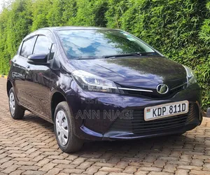 Toyota Vitz 2016 Maroon