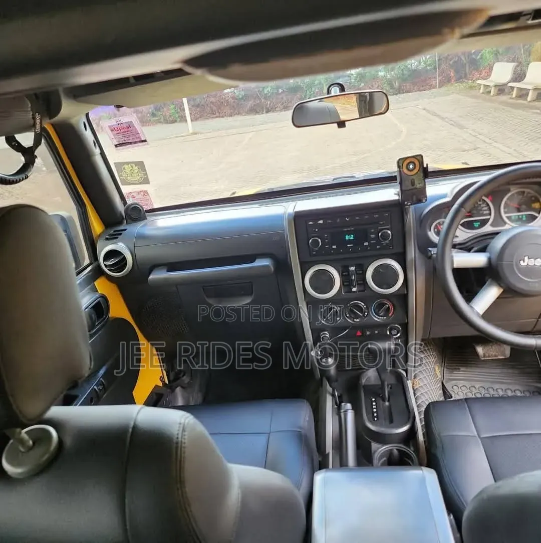 Jeep Wrangler 2010 Yellow