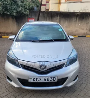 Toyota Vitz 2012 Silver