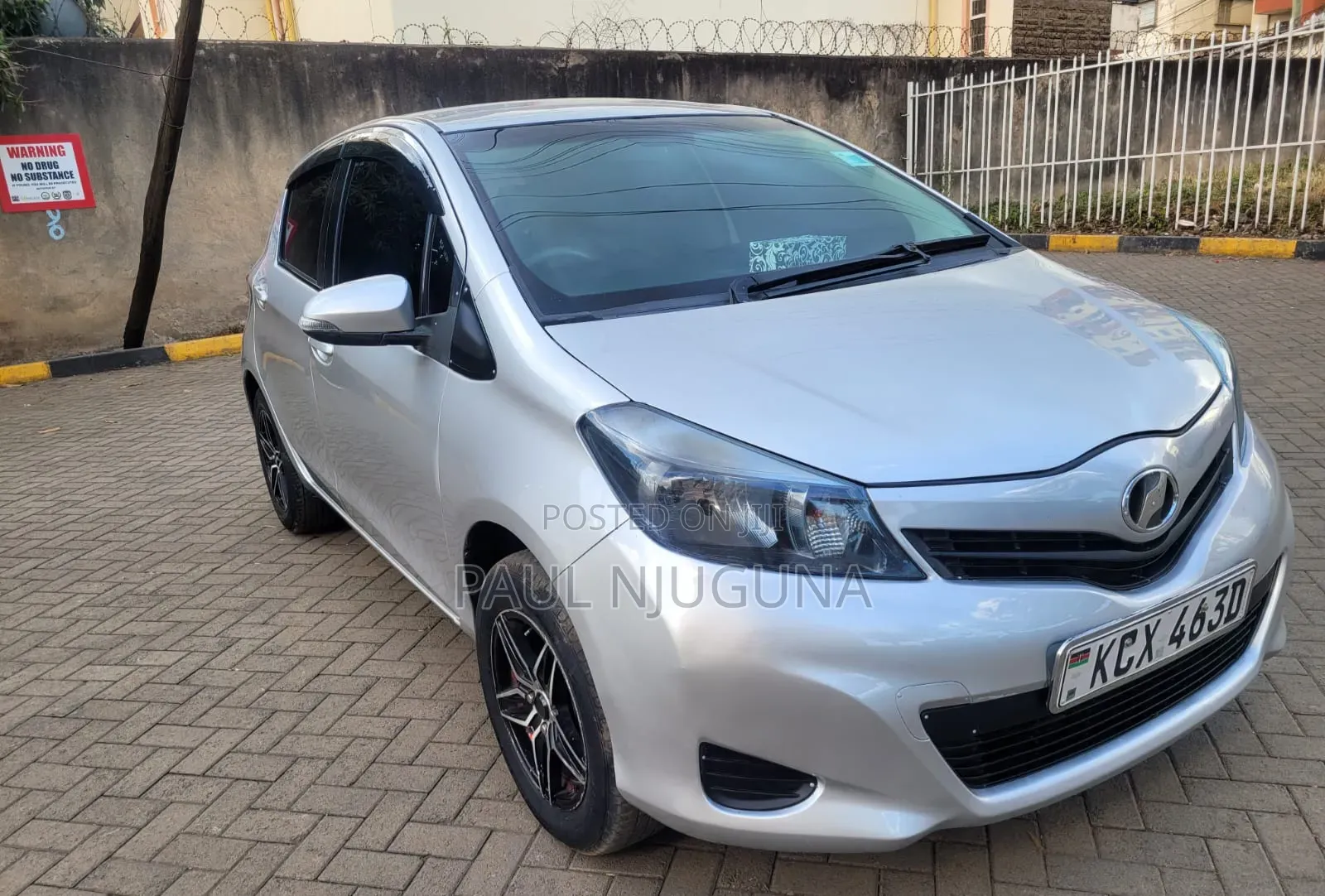 Toyota Vitz 2012 Silver