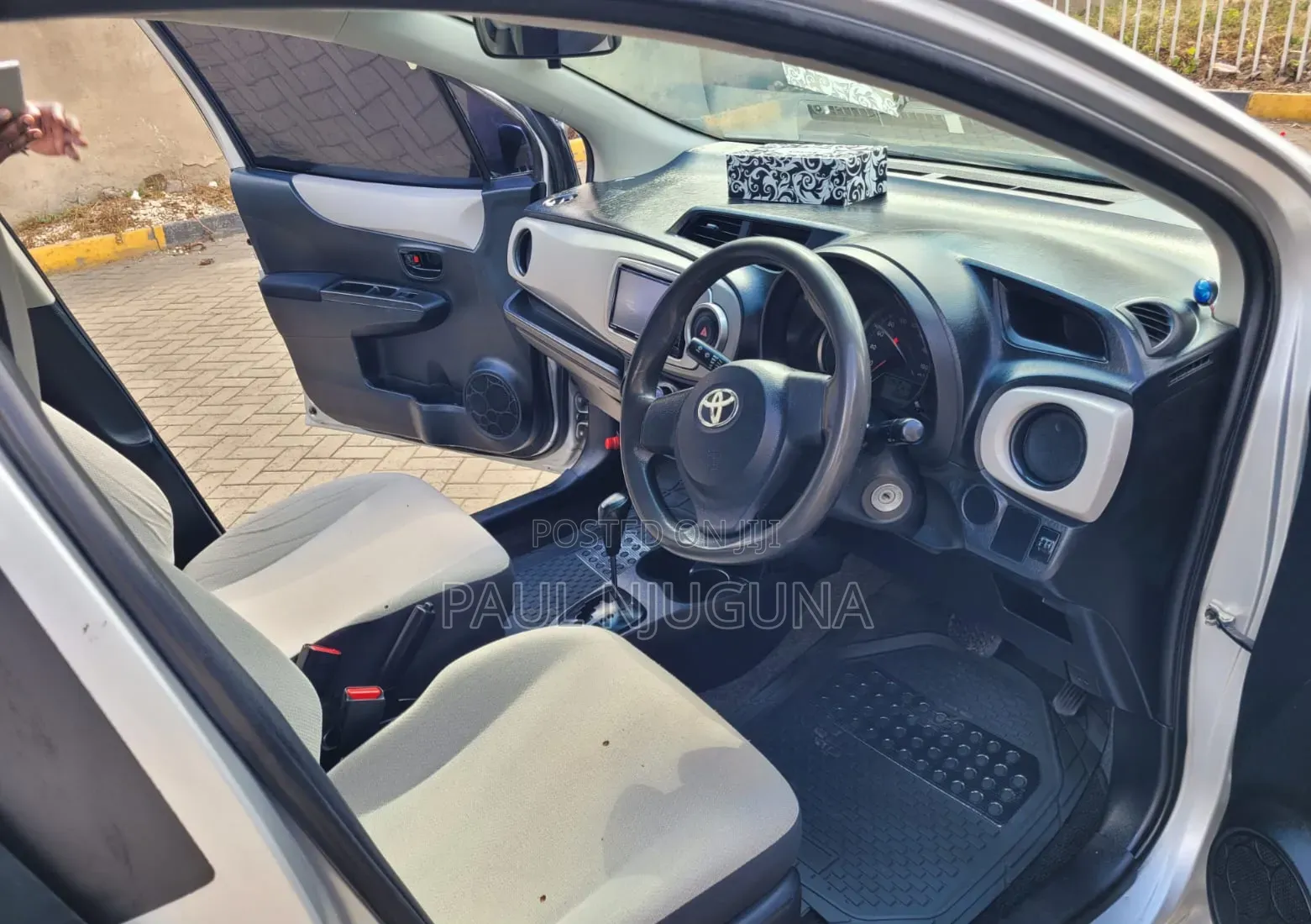 Toyota Vitz 2012 Silver