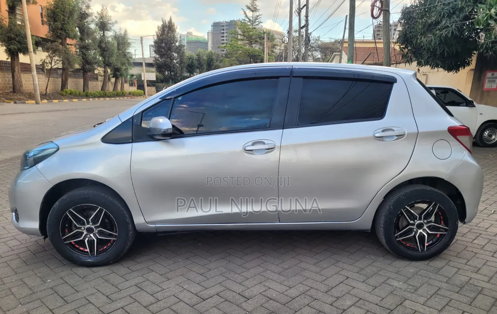 Toyota Vitz 2012 Silver