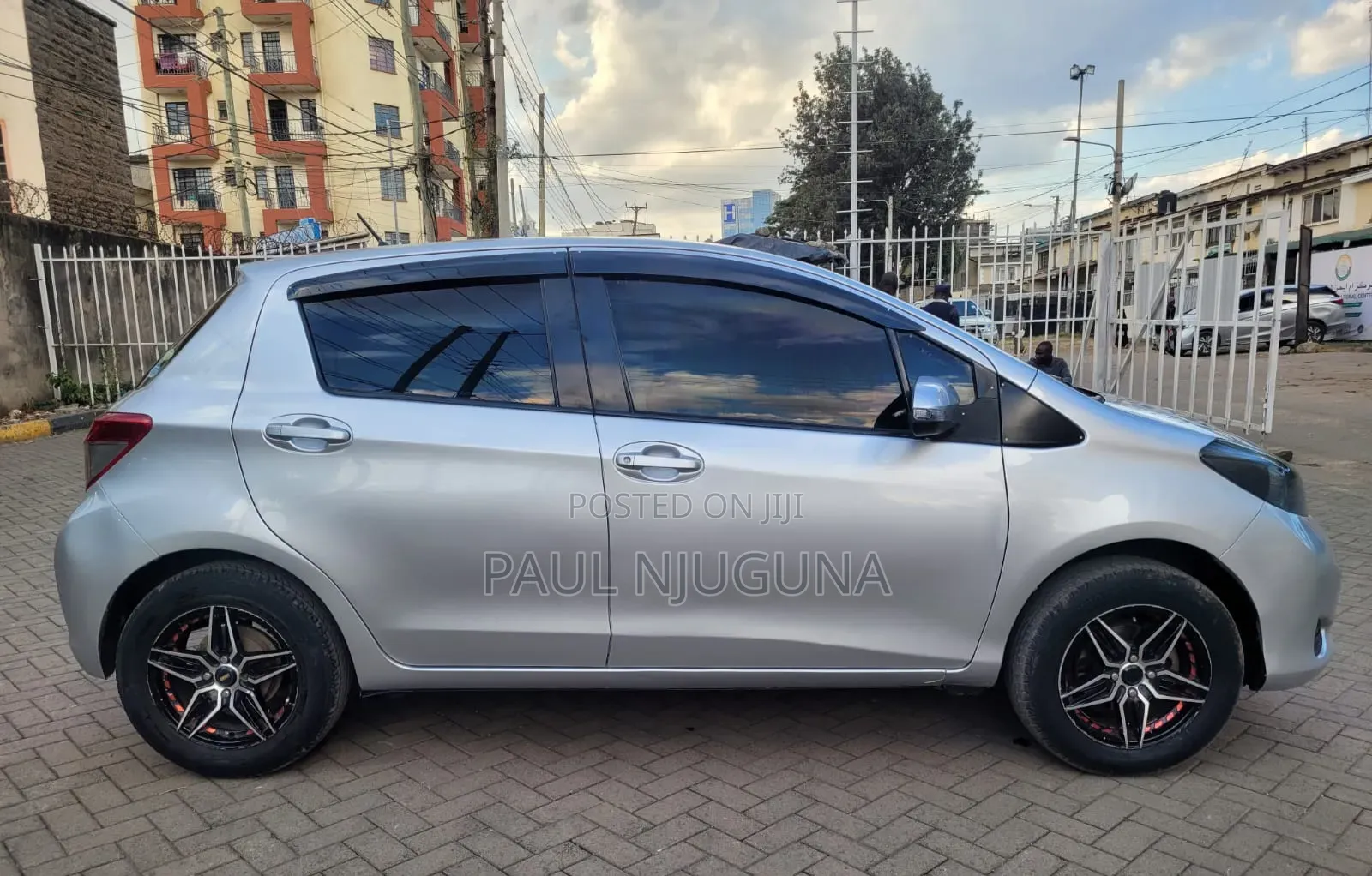 Toyota Vitz 2012 Silver