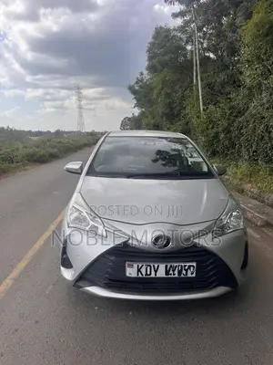 Toyota Vitz 1.3 FWD 5dr 2018 Silver