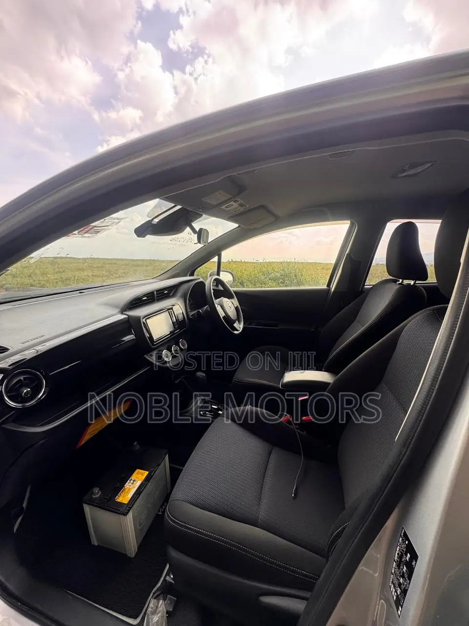 Toyota Vitz 1.3 FWD 5dr 2018 Silver