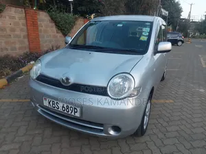 Toyota Sienta 2006 Silver