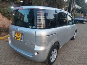 Toyota Sienta 2006 Silver