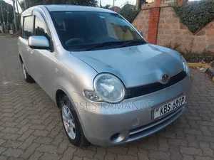 Toyota Sienta 2006 Silver